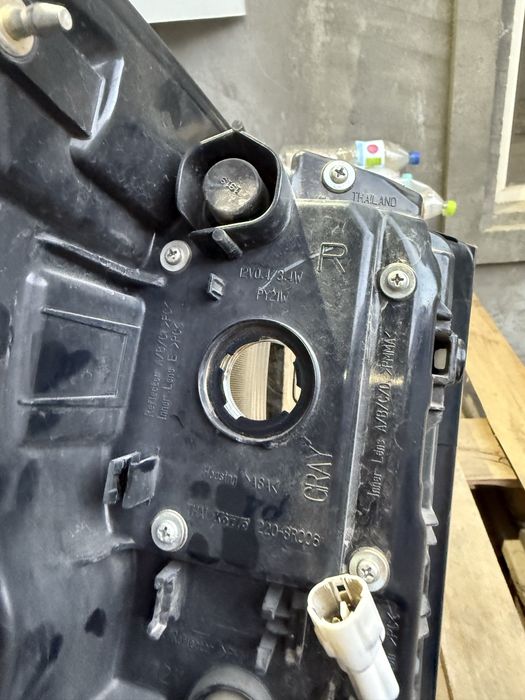 Фара isuzu D-max правая O'ng