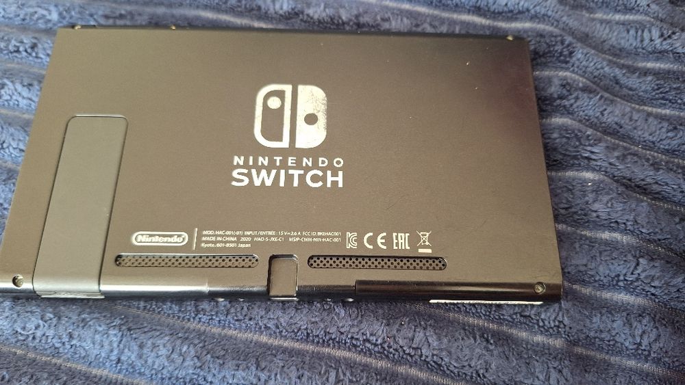 Consola Nintendo switch (citește descrierea)