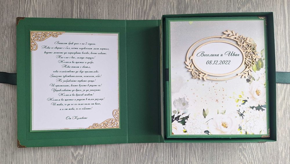 Скрапбук албум в зелено и бяло, с нежни рози, ръчна изработка /43.44