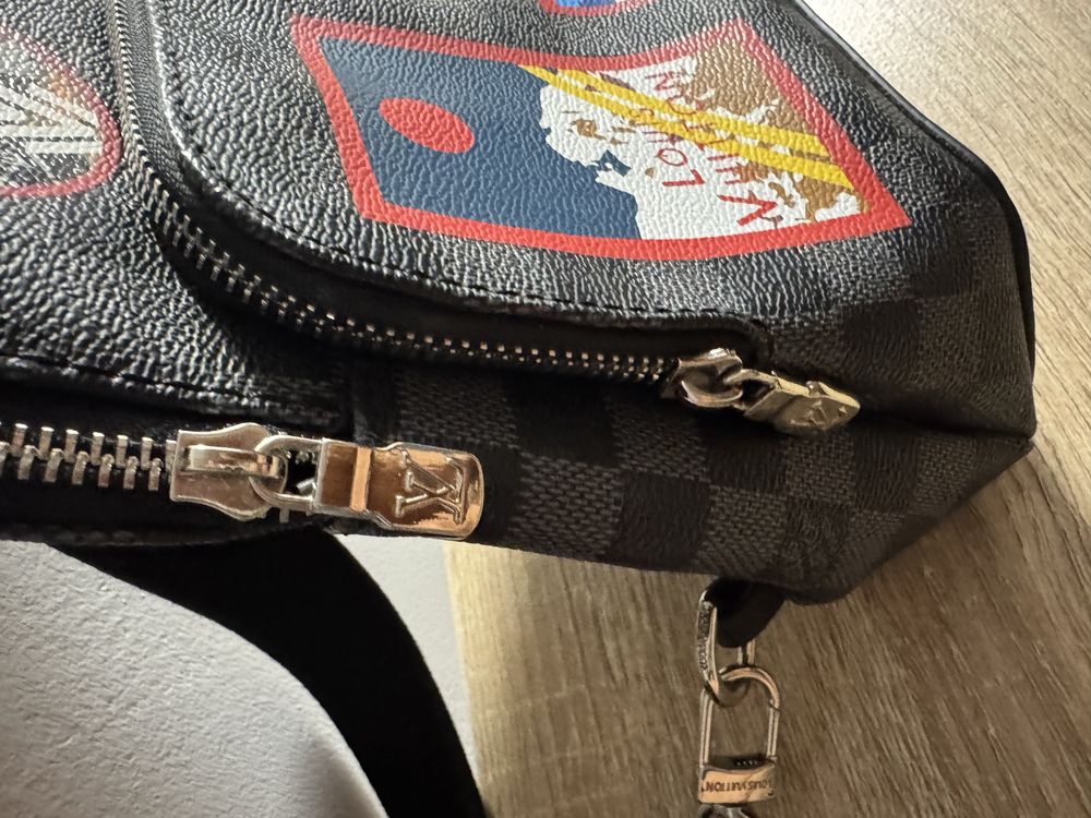 Louis Vuitton мъжка чантаAvenue Sling Bag Alps Patches Damier Graphite