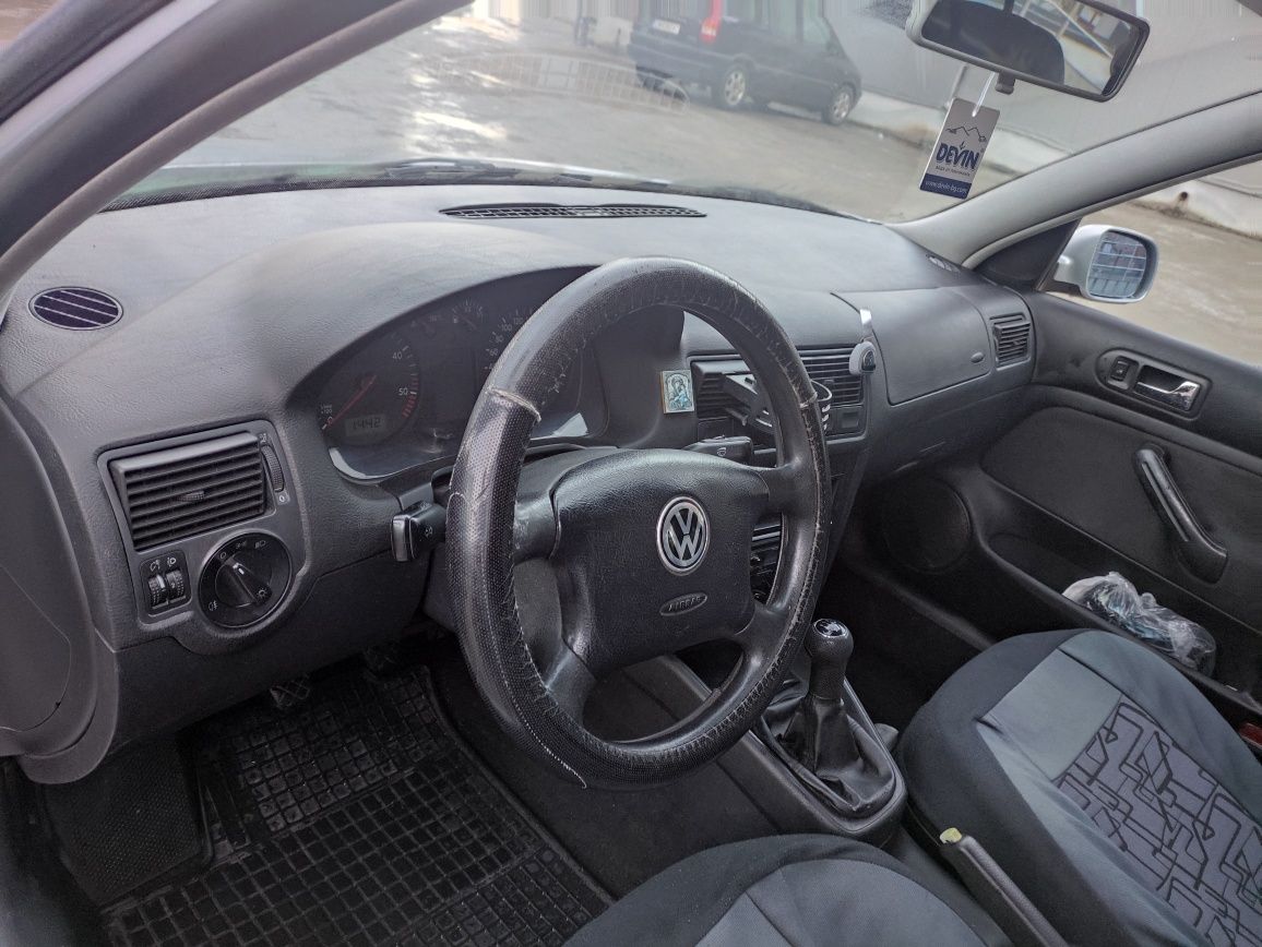Продавам W Golf 4 -1.9,TDI 77kW,2001-сив металик, хечбек.