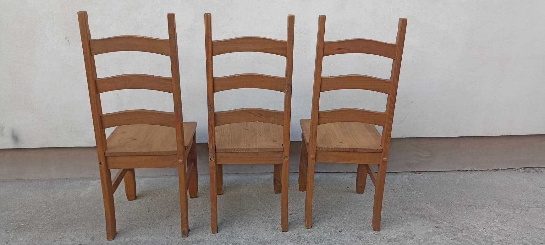 scaune din lemn in stare buna si masa din lemn EXTENSIBILA