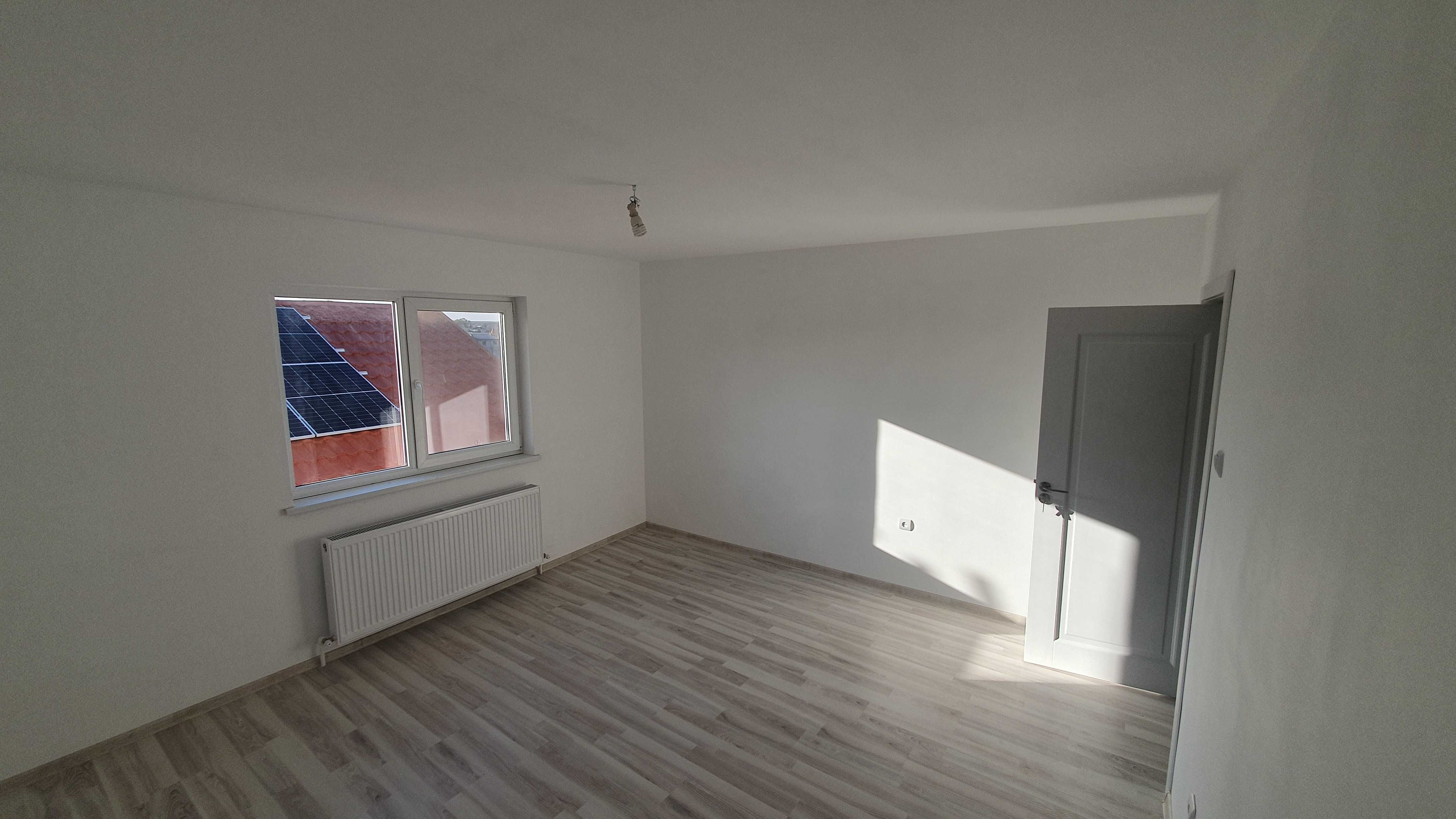 Proprietar, vand apartament  3 camere decomandat in Techirghiol