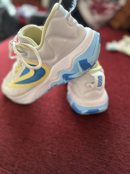 Nike баскеднолни обувки