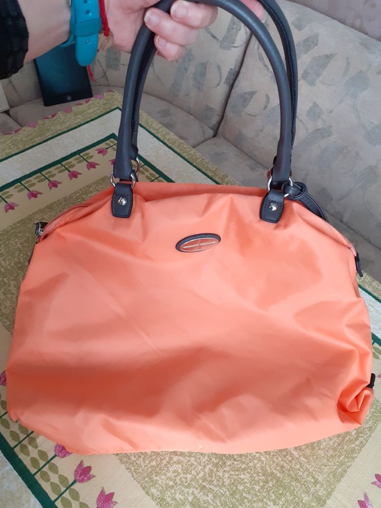 Сладка,оранжева дамска чанта