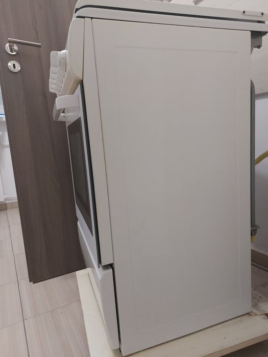 Aragaz Electrolux EKG501104W , 4 arzatoare, Gaz, Ceas avertizor, Alb