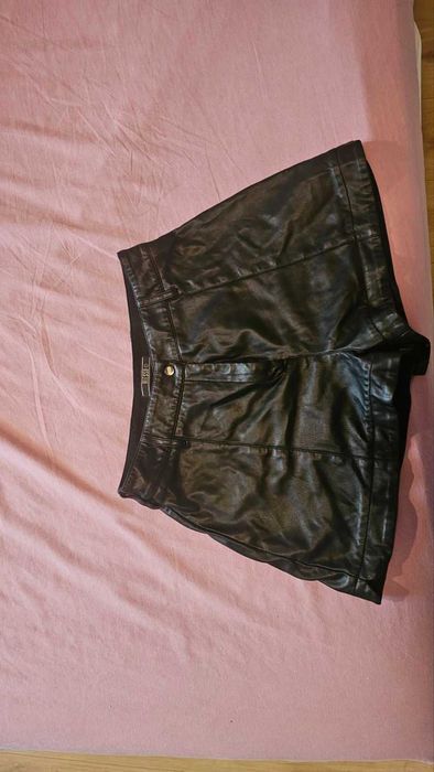 Alessa Ask about me Кожен Къс Панталон