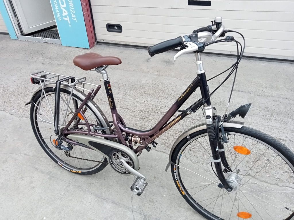 Vând bicicleta din aluminiu pentru damă