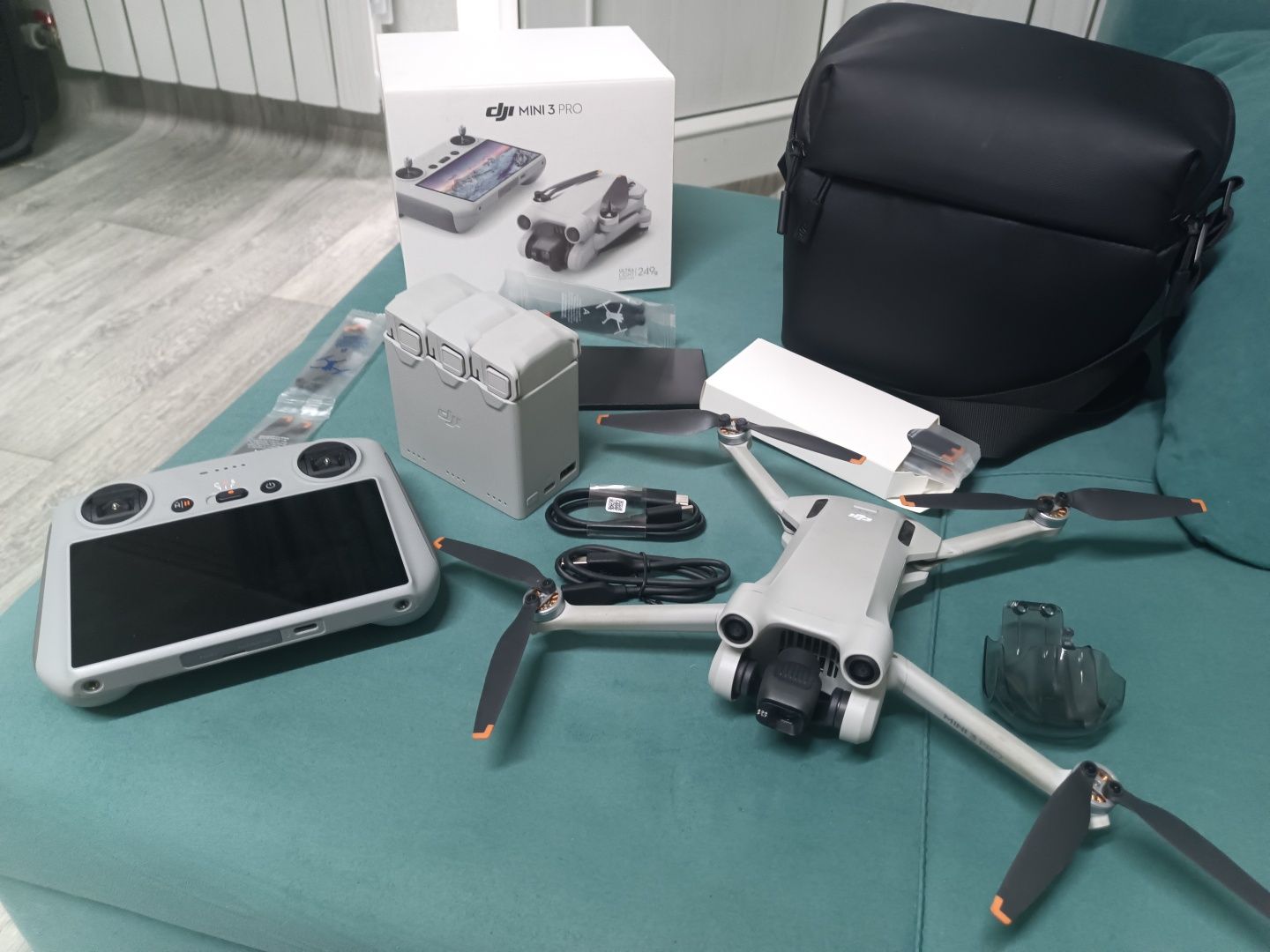Дрон DJI Mini 3 Pro + DJI RC + Fly More Kit Plus белый