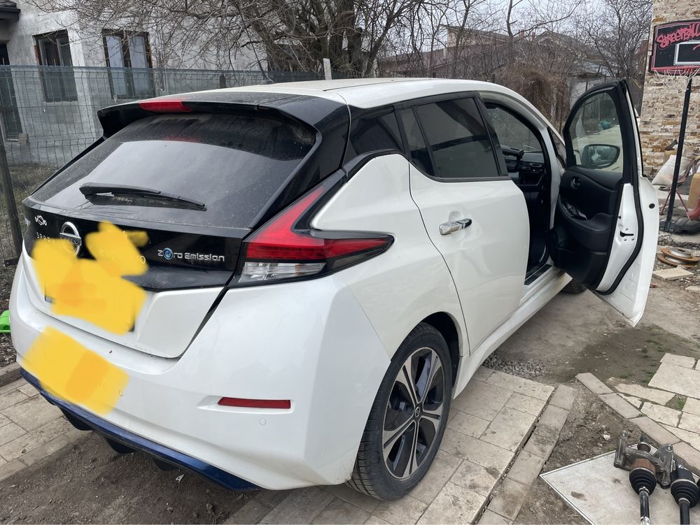 Dezmembrez nissan leaf