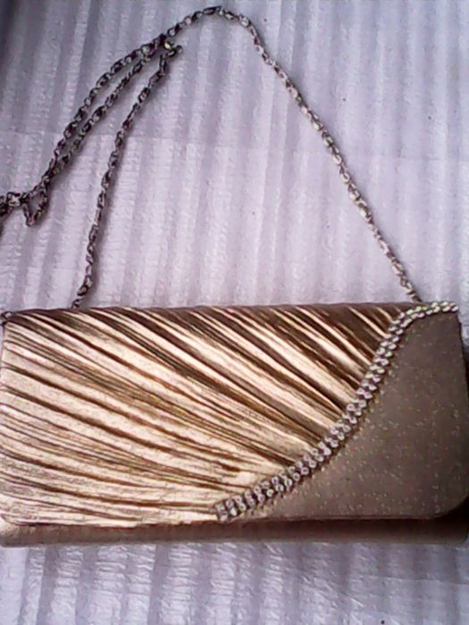 Обувки и чантичка в златисто