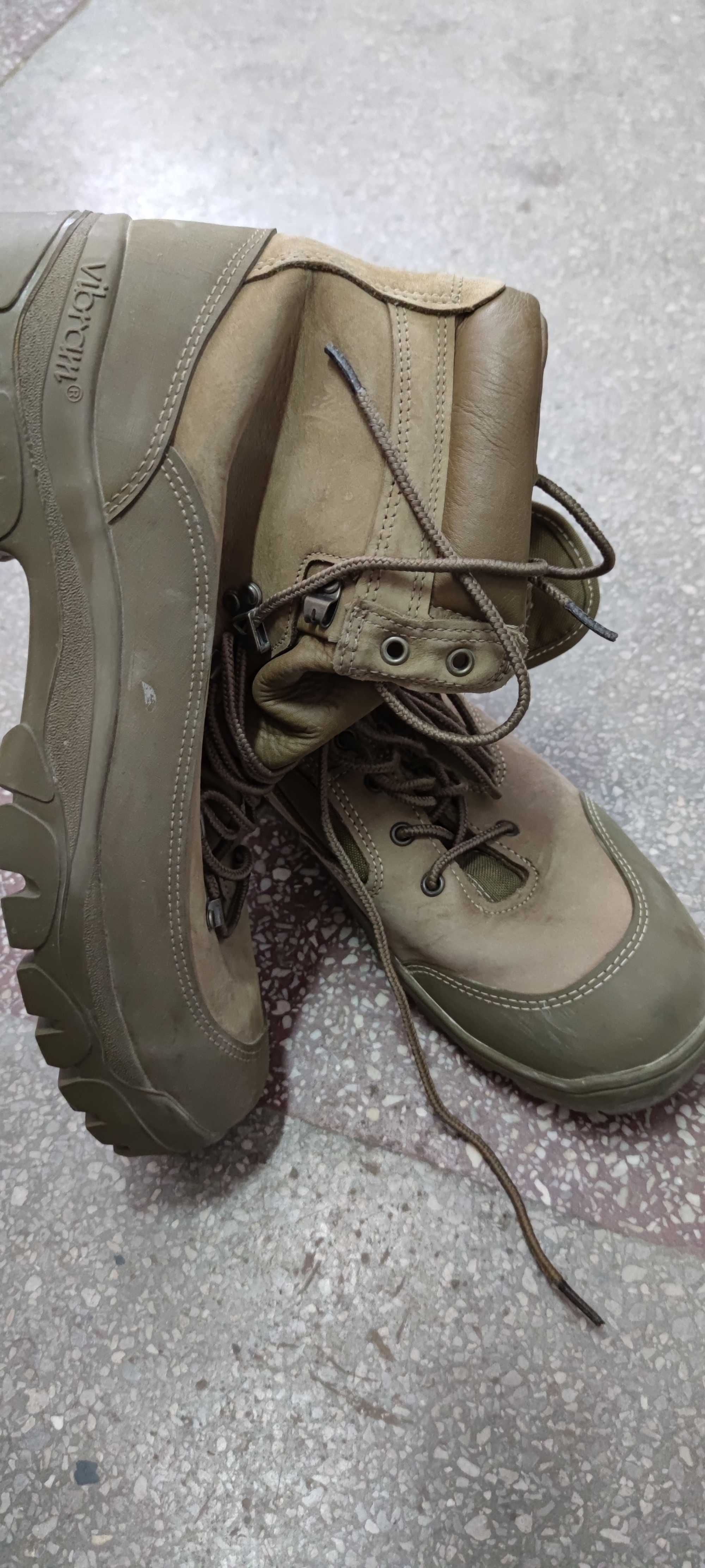 Bocanci militari