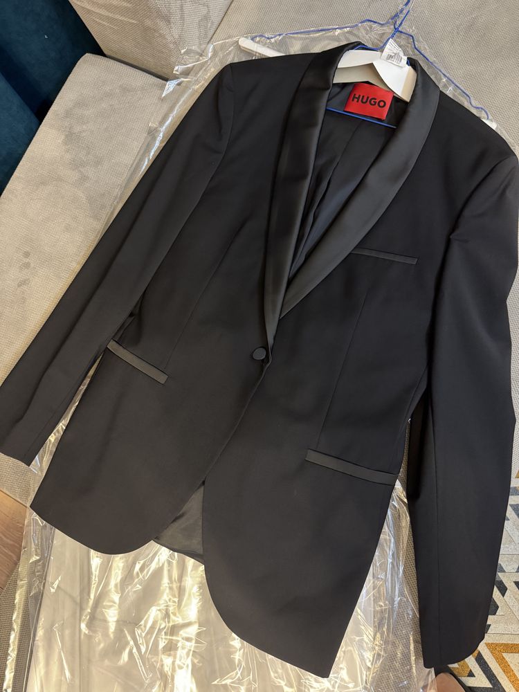 Costum Hugo Boss (smoking/mire) marime 52 Long + pantofi Mire 43