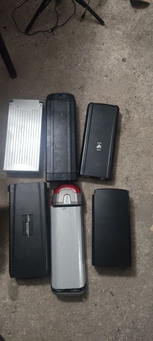 Lot carcase baterii bicicleta cu sau fara suportii din interior!