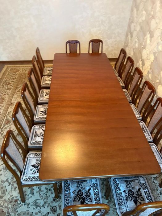 Стол со стульями