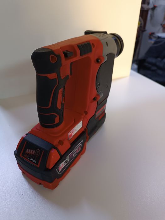 Акумулаторен перфоратор