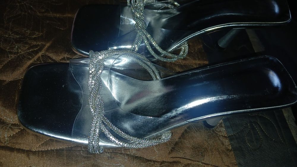 Продам обувь красивая