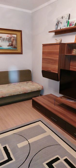 Требуется  девушка на подселение