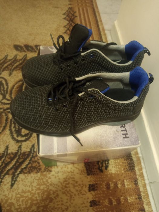 Чисто нови зимни обувки-44 номер.