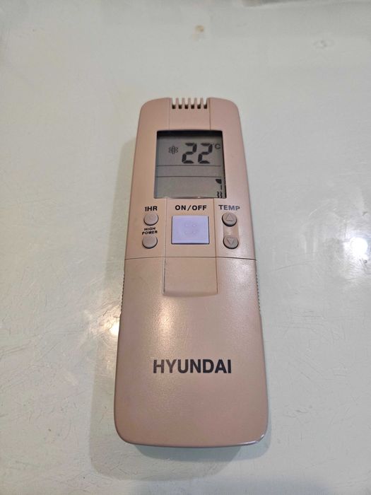 Telecomanda aer conditional Hyunday RCH28ND in stare perfecta.