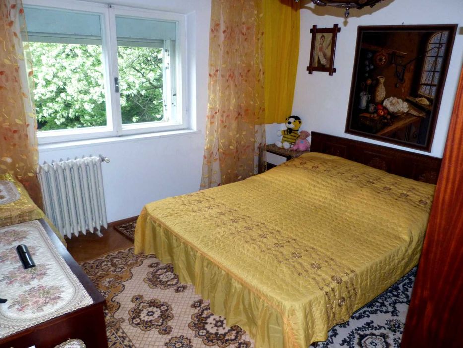 Vând  apartament  4 cam.  Micro 4  2 băi  etaj 3 din 4