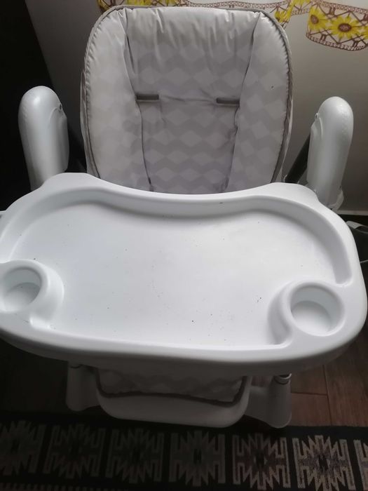 Vând măsuță bebeluși