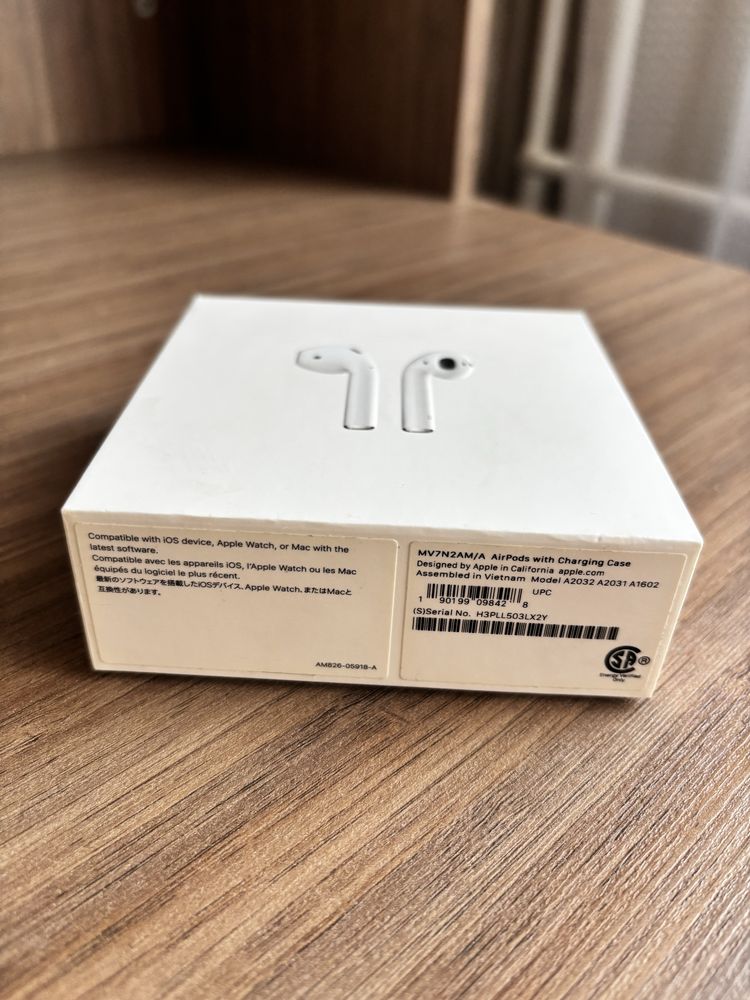 Наушники airpods 2 (работает только кейс)