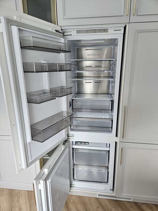 холодильник Samsung BRB267154WW