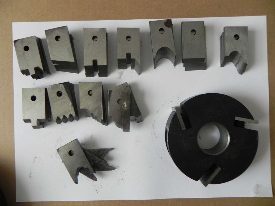 Freza cap butuc si set de 36 cutite pentru freza verticala sau abric