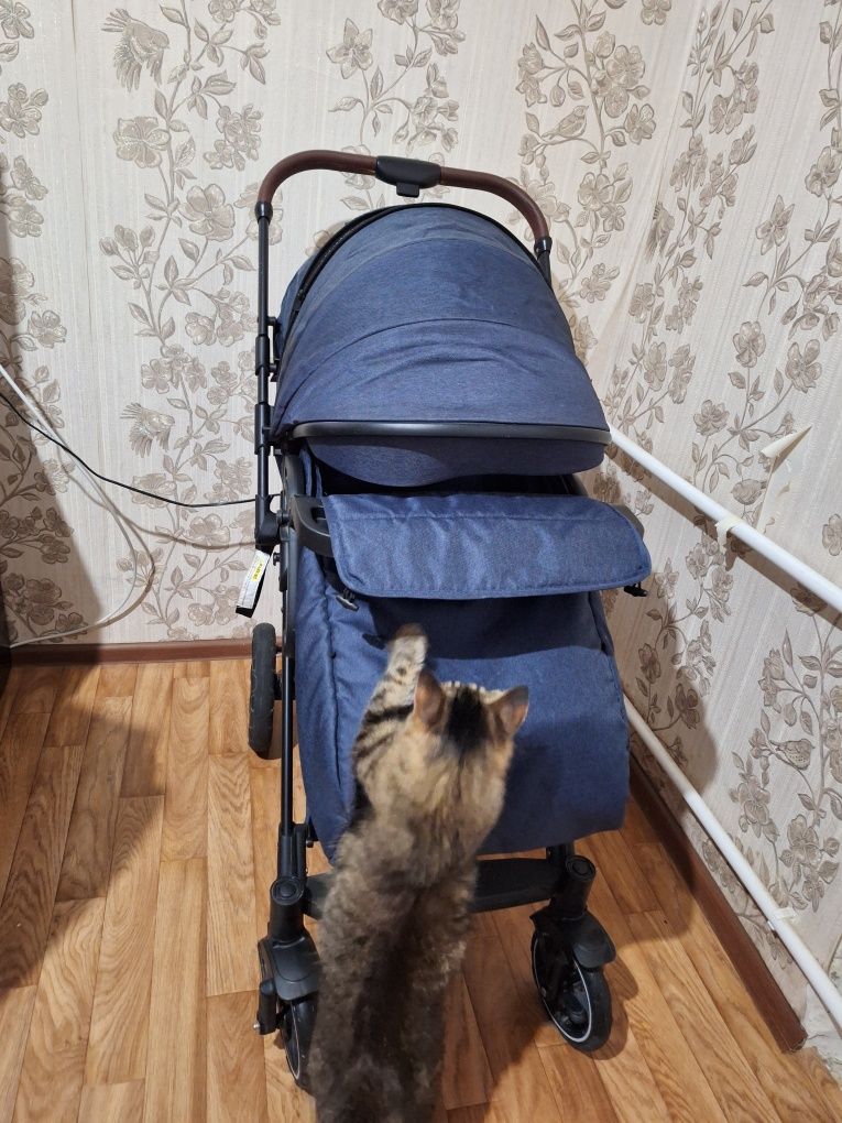 Продам прогулочную коляску