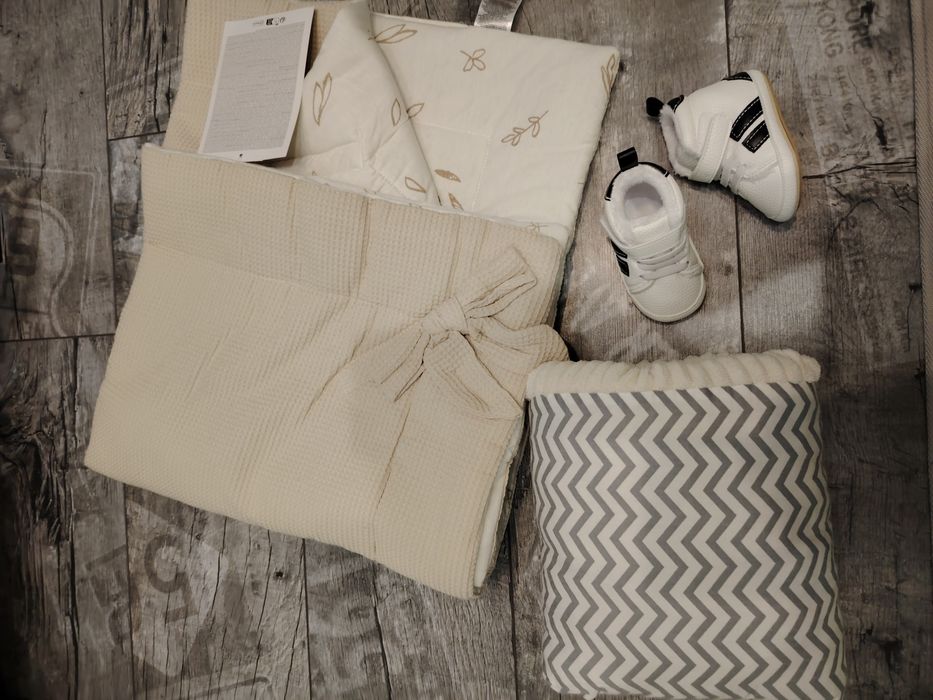 Комплект - порт бебе, възглавница за кърмене,обувчици, везна,аспиратор