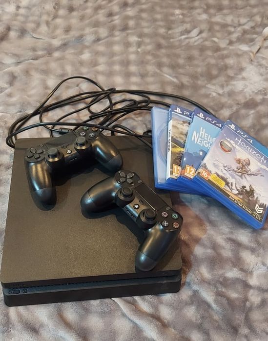 Продам PlayStation 4 Slim