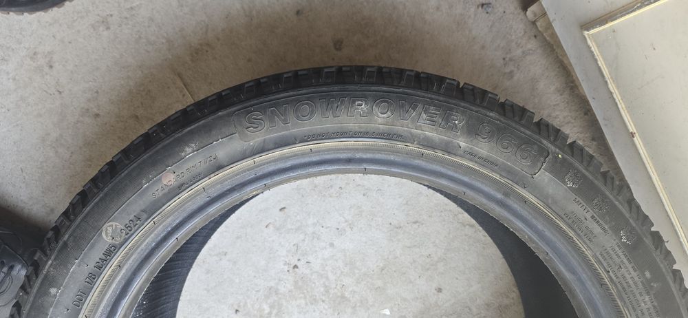 Зимний шины 225/45/17 Sonix Snowover966. Состояние как новая.Мягкая