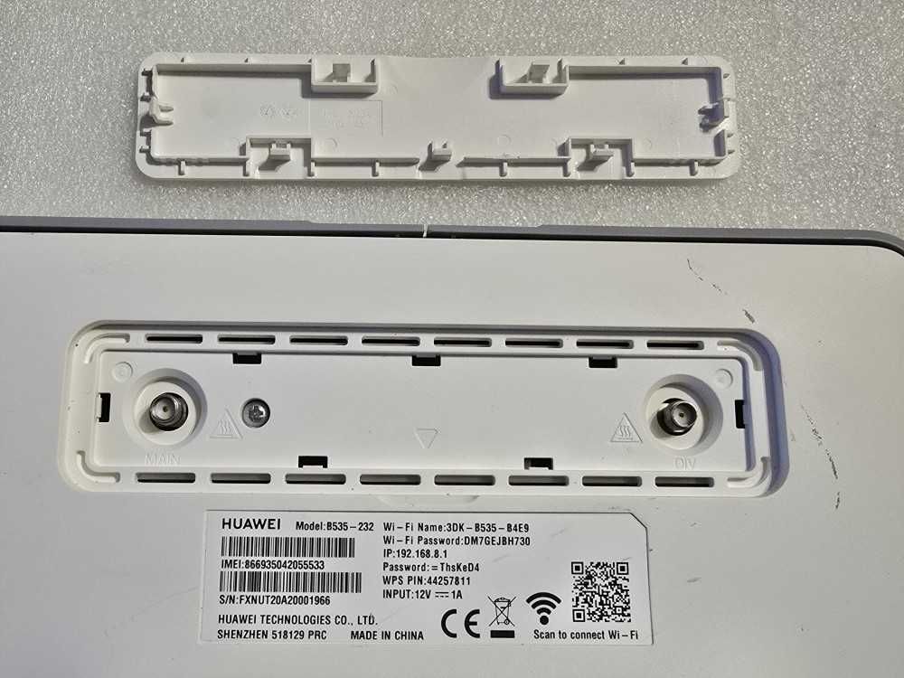 Router wireless cu slot SIM Huawei 4G+ LTE, WI-FI 2.4/5GHZ B535-232