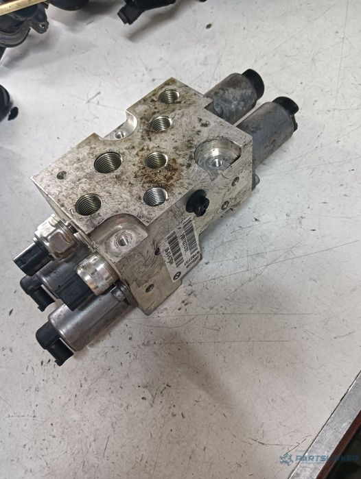 Bloc valve suspensie pneumatica  BMW X5 II (E70) [ 2006 - 2013 ] OEM 6782737