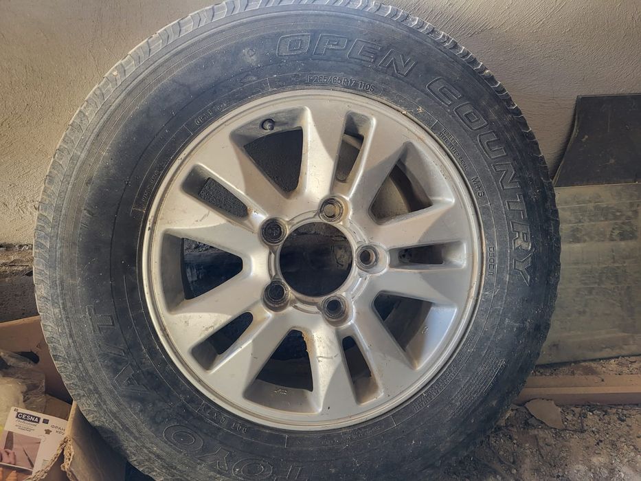 Шина с диской на камри 200