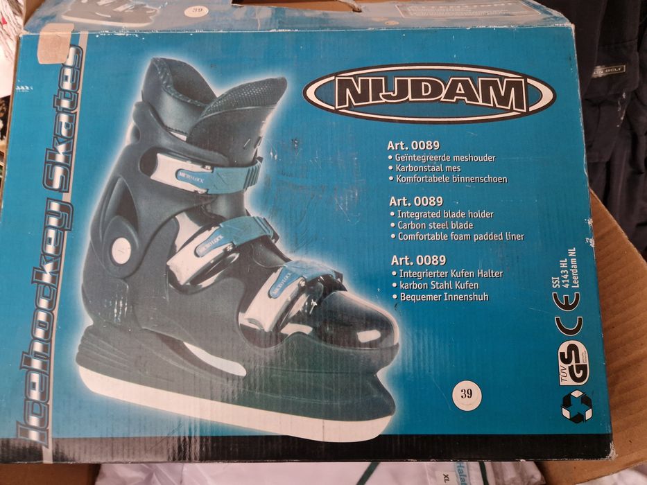 Patine mărimea 37