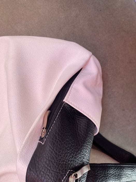 Дамска раничка черно и бяло