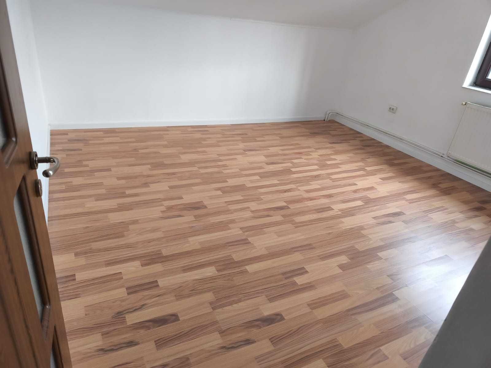 Spațiu , casa de Închiriat în Valea Lupului