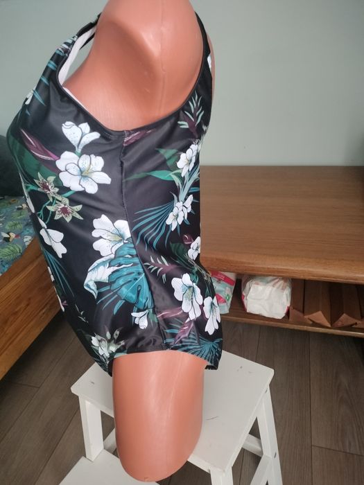Vând Costum baie