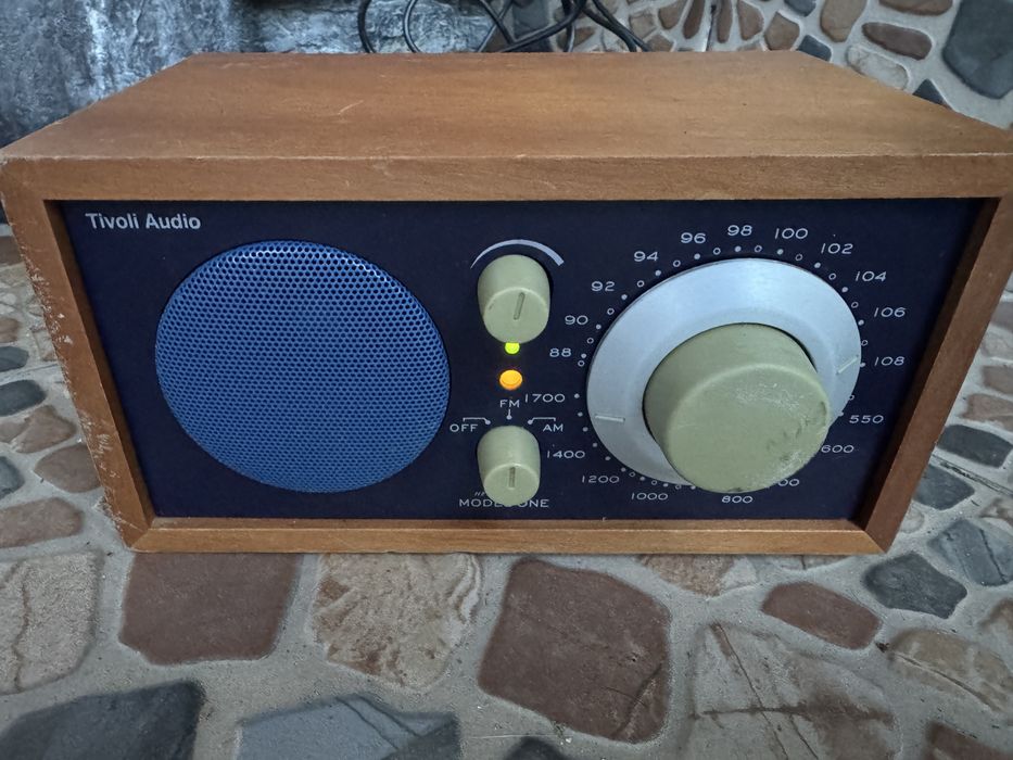 Tivoli Audio Model One AM / FM Radio
