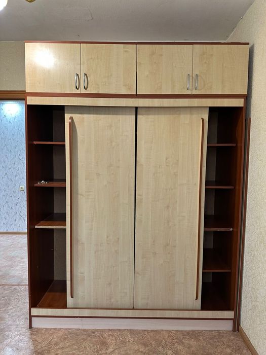 Продам большой шкаф