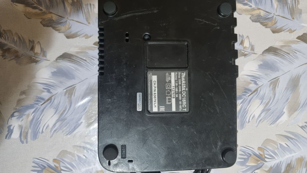 Зарядное  MAKITA DC18SD и DC18RC
