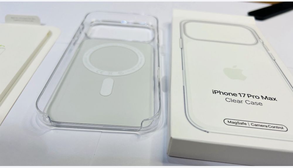 17 Pro max Clear case Mag safe + wallet