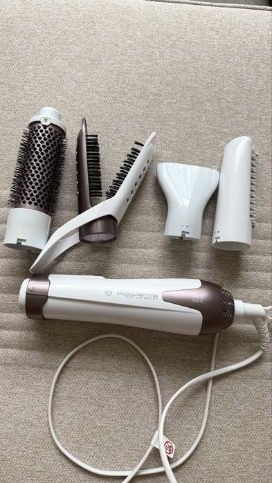 Фен щетка с доп насалками от Rowenta, практически новый