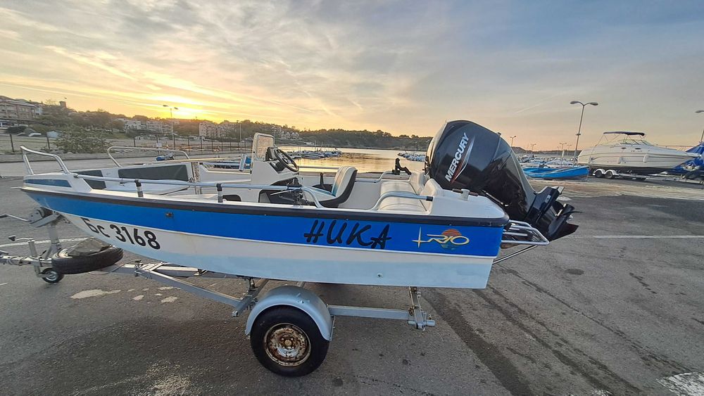 Лодка RIO CROSS 4,50, двигател Mercury 50 к.с. и регистриран колесар