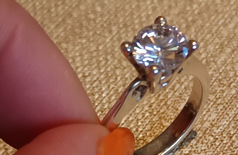 Дамски сребърен пръстен с цирконий