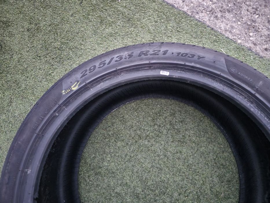 Set 265.40.21  295.35.21 pirelli set macan