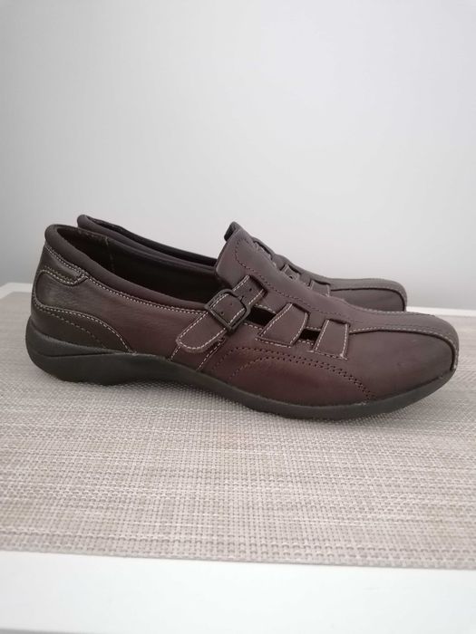 Vând pantofi Hush Puppies