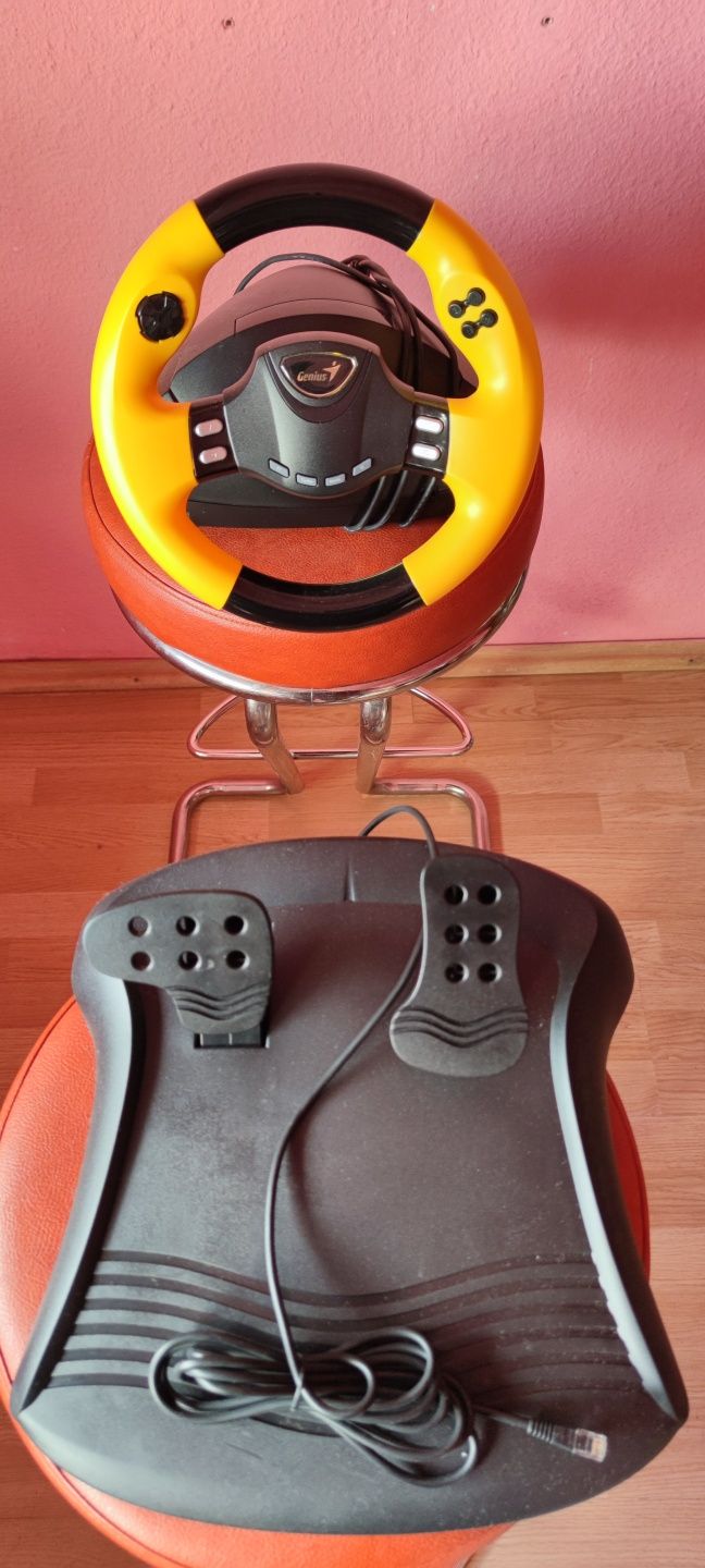 Vând volan gaming Genius Racing Wheel RV